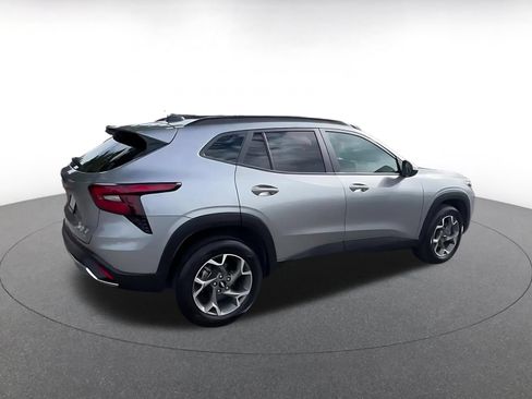 Used 2025 Chevrolet Trax LT w/ LT Convenience Package FWD image 15