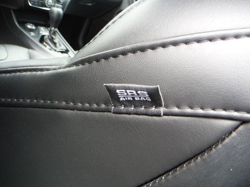 Used 2020 Jeep Cherokee Limited AWD/4WD image 15