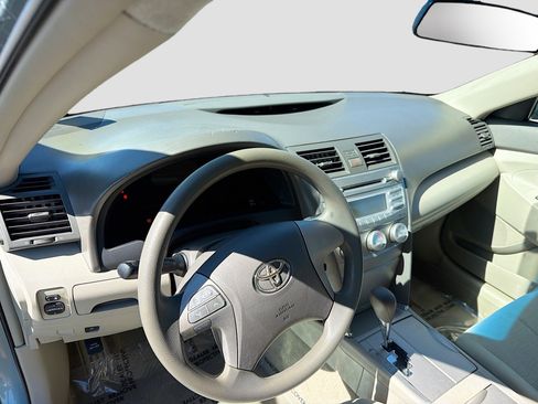 Used 2010 Toyota Camry LE image 23