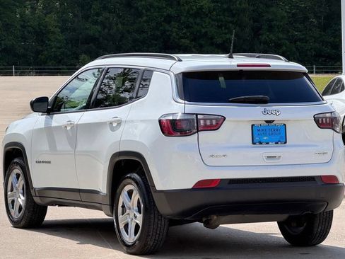 Used 2024 Jeep Compass Latitude AWD/4WD image 11