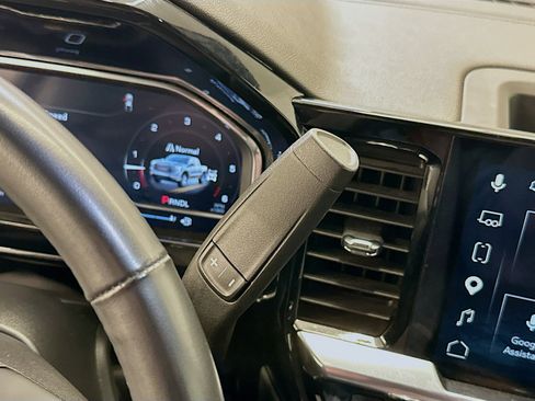 Used 2025 GMC Sierra 1500 SLT image 25