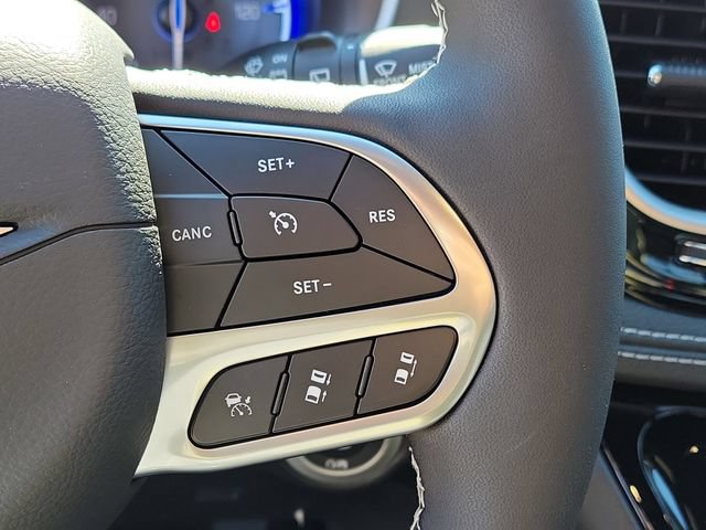 New 2027 Chrysler Pacifica Select AWD/4WD image 10