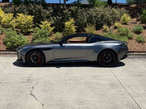 Used 2024 Aston Martin DB12 Coupe RWD image 19
