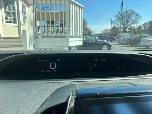 Used 2018 Toyota Prius Prime Advanced image 12