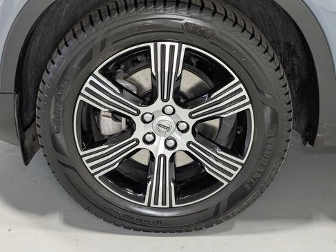 Used 2022 Volvo XC40 T5 Inscription image 3