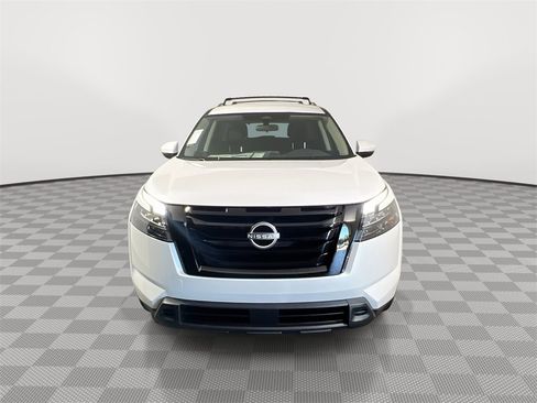 New 2025 Nissan Pathfinder SV image 3