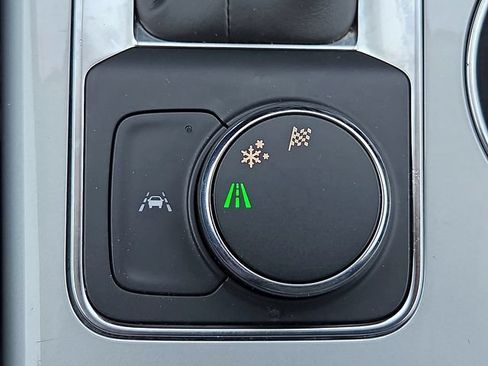 Used 2025 Chevrolet Blazer LT FWD image 21
