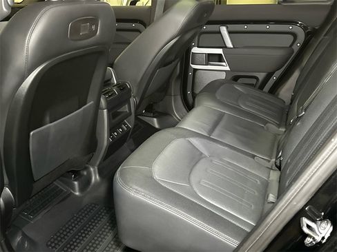 Used 2022 Land Rover Defender 110 X-Dynamic SE image 16