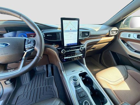 Used 2021 Ford Explorer King Ranch w/ Premium Technology Package image 30