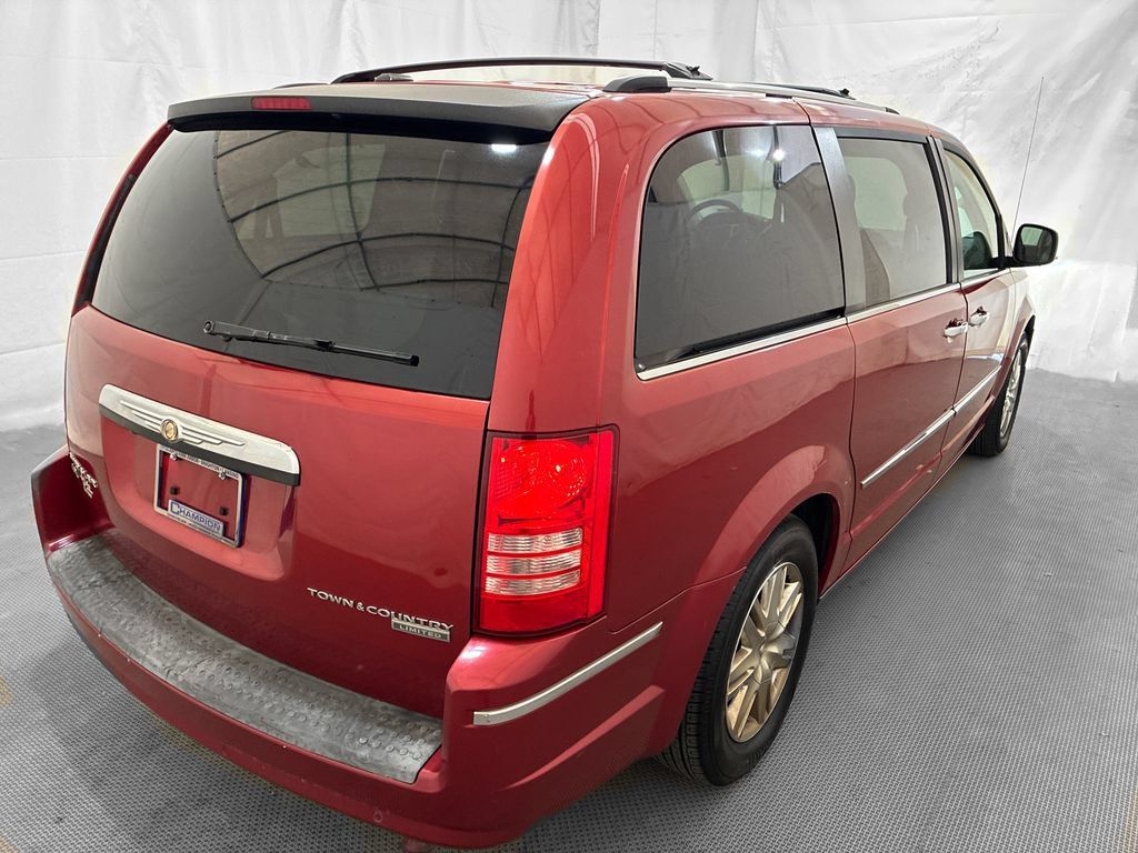 Used 2010 Chrysler Town & Country Limited w/ Entertainment Group #3 FWD image 6