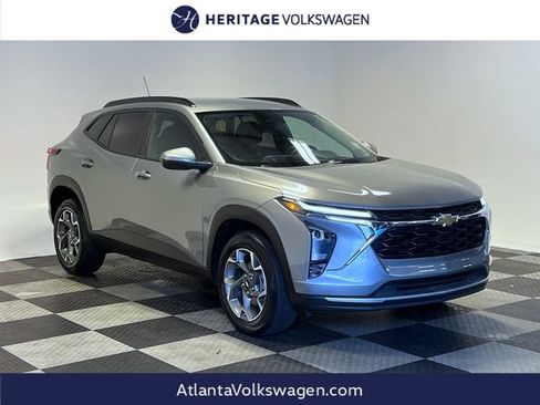 Used 2024 Chevrolet Trax LT w/ Driver Confidence Package FWD image 1