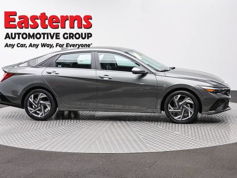 Used 2024 Hyundai Elantra Limited FWD image 4