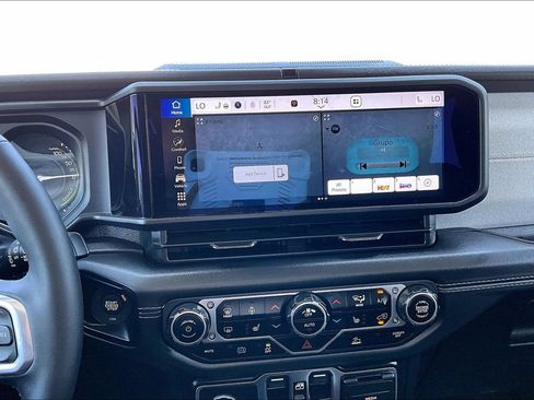 Used 2025 Jeep Wrangler Unlimited Sahara AWD/4WD image 35