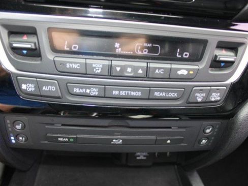 Used 2017 Honda Pilot Elite image 35