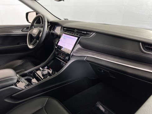 Used 2023 Jeep Grand Cherokee Limited image 29