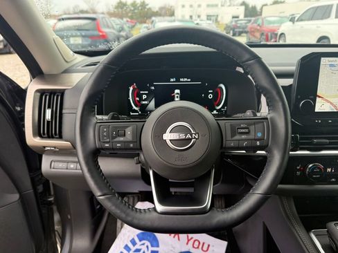 Used 2024 Nissan Pathfinder Platinum image 20