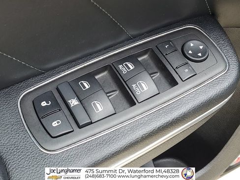 Used 2017 Dodge Charger SXT w/ AWD Premium Group image 26