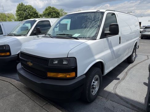 New 2026 Chevrolet Express 2500 RWD image 4