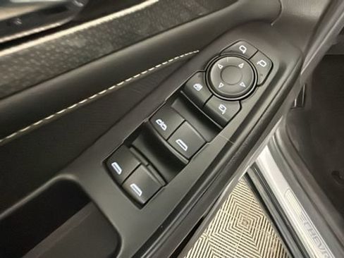 Used 2022 Chevrolet Traverse Premier w/ Redline Edition AWD/4WD image 10