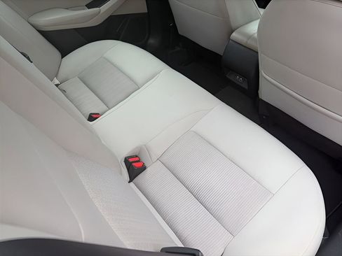 Used 2025 Nissan Altima 2.5 SV FWD image 14