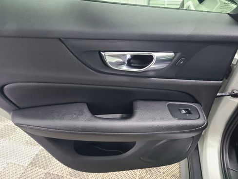 Used 2020 Volvo V60 T5 Cross Country image 35