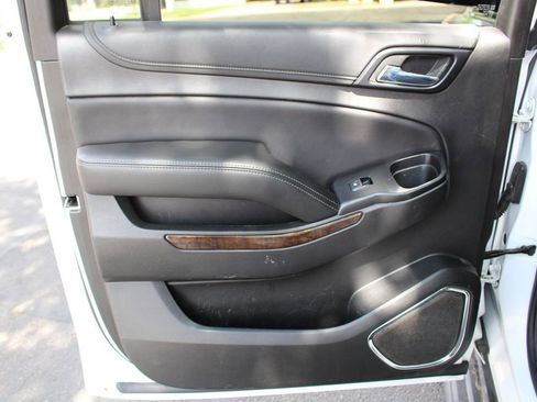 Used 2020 Chevrolet Suburban LT RWD image 15