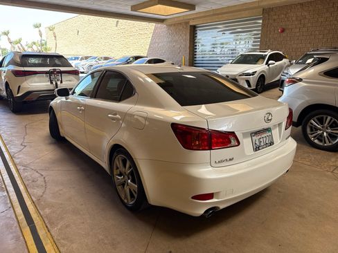 Used 2009 Lexus IS 250 w/ Premium Pkg RWD image 4