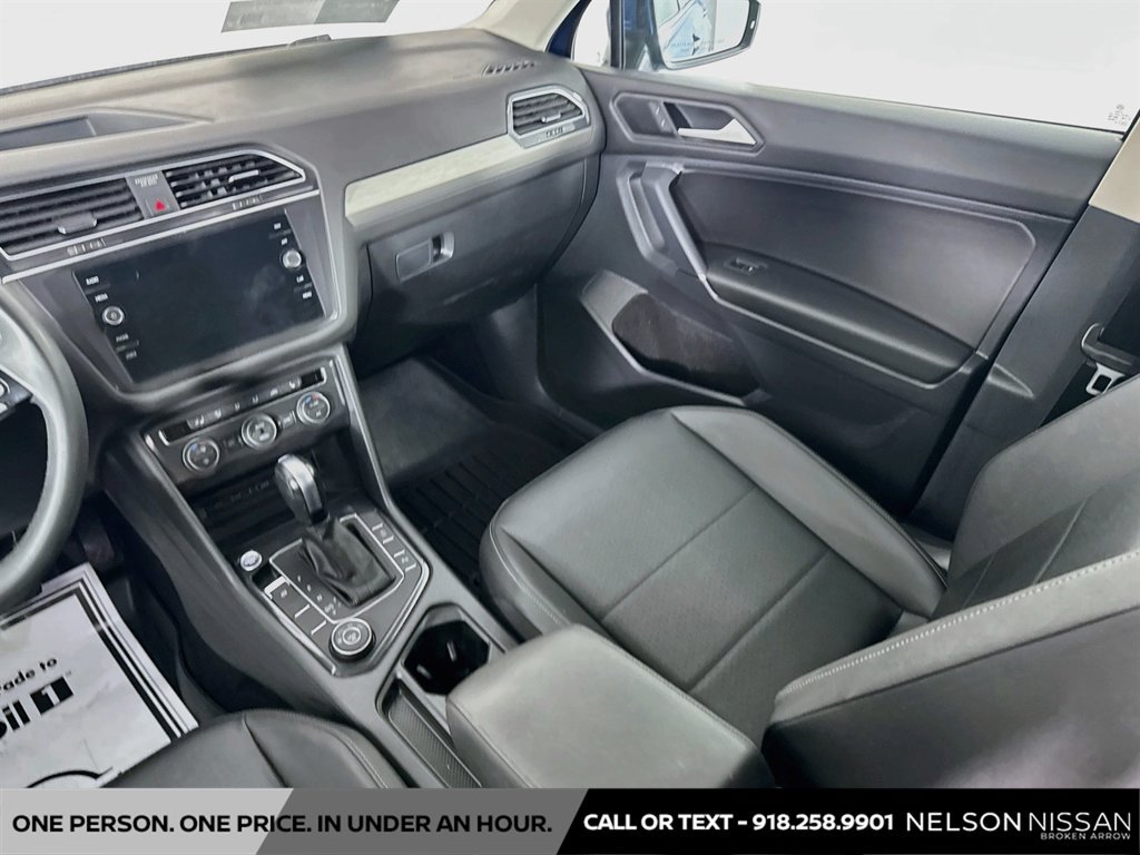 Used 2020 Volkswagen Tiguan SEL AWD/4WD image 23