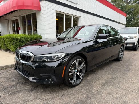 Used 2019 BMW 330i xDrive Sedan w/ Convenience Package AWD/4WD image 2