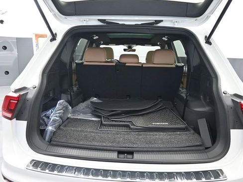 Used 2023 Volkswagen Tiguan SE R-Line FWD image 8