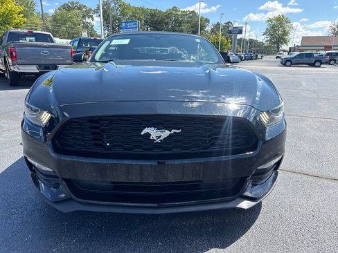 Used 2016 Ford Mustang Convertible RWD image 3