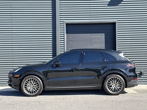 Used 2023 Porsche Cayenne Platinum Edition image 10