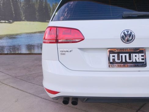 Used 2017 Volkswagen Golf SE image 21