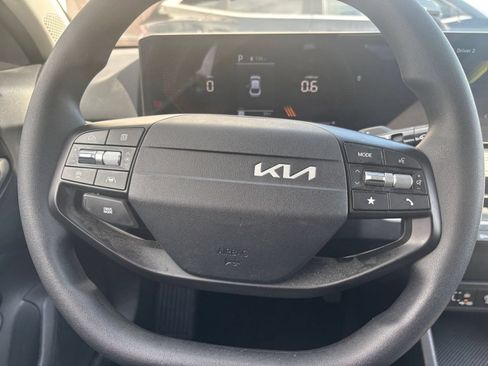 Used 2025 Kia K4 FWD image 25