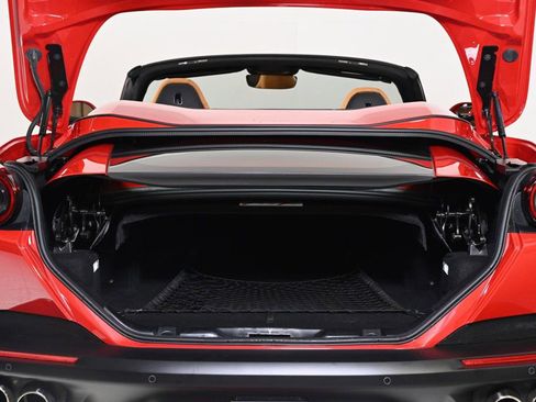 Used 2020 Ferrari Portofino Base image 25