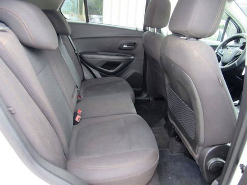 Used 2020 Chevrolet Trax LS w/ Tint and Cruise Package FWD image 7
