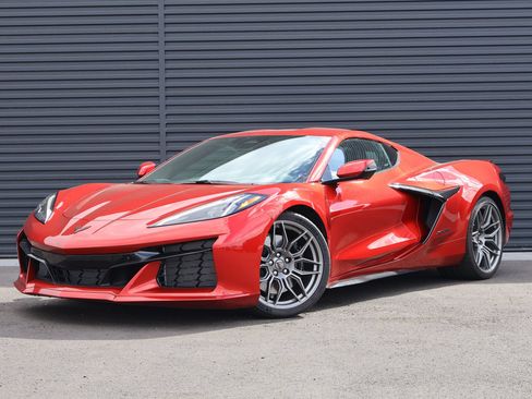 Used 2025 Chevrolet Corvette Z06 RWD image 1