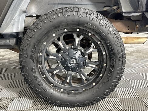Used 2010 Jeep Wrangler Rubicon w/ Trailer Tow Group AWD/4WD image 28