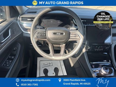 Used 2023 Jeep Grand Cherokee L Limited w/ Luxury Tech Group II AWD/4WD image 12