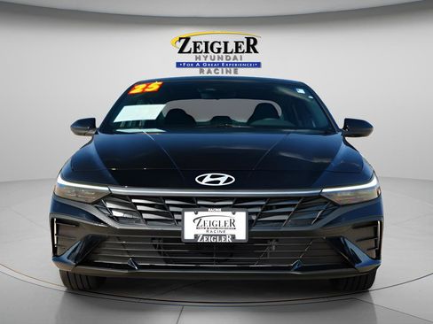 Used 2025 Hyundai Elantra SEL FWD image 2