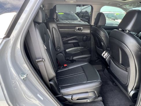 Certified 2025 Kia Sorento SX FWD image 19