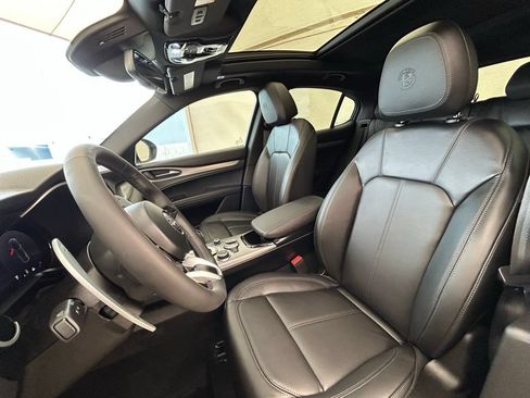 New 2025 Alfa Romeo Stelvio Sprint w/ Convenience Package AWD/4WD image 23