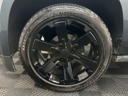 Used 2020 Chevrolet Tahoe Premier w/ 6.2L Performance Package image 41