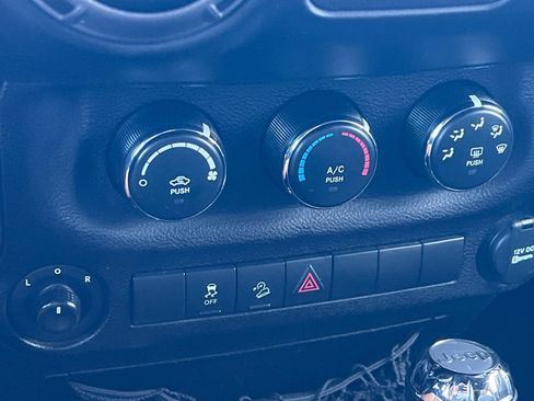 Used 2018 Jeep Wrangler Unlimited Sport S image 21