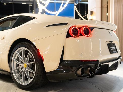 Used 2019 Ferrari 812 Superfast RWD image 13