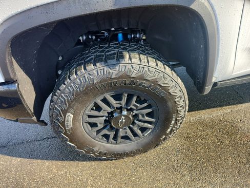 Used 2025 Chevrolet Silverado 2500 ZR2 w/ Technology Package image 56