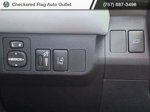 Used 2018 Toyota RAV4 XLE FWD image 24