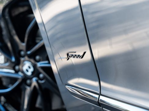 Used 2025 Bentley Flying Spur Plug-In Hybrid AWD/4WD image 11