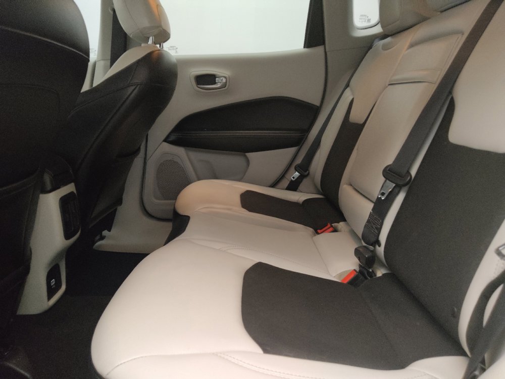 Used 2017 Jeep Compass Latitude FWD image 18