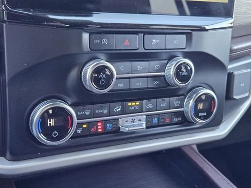 Used 2024 Ford Expedition Limited image 20